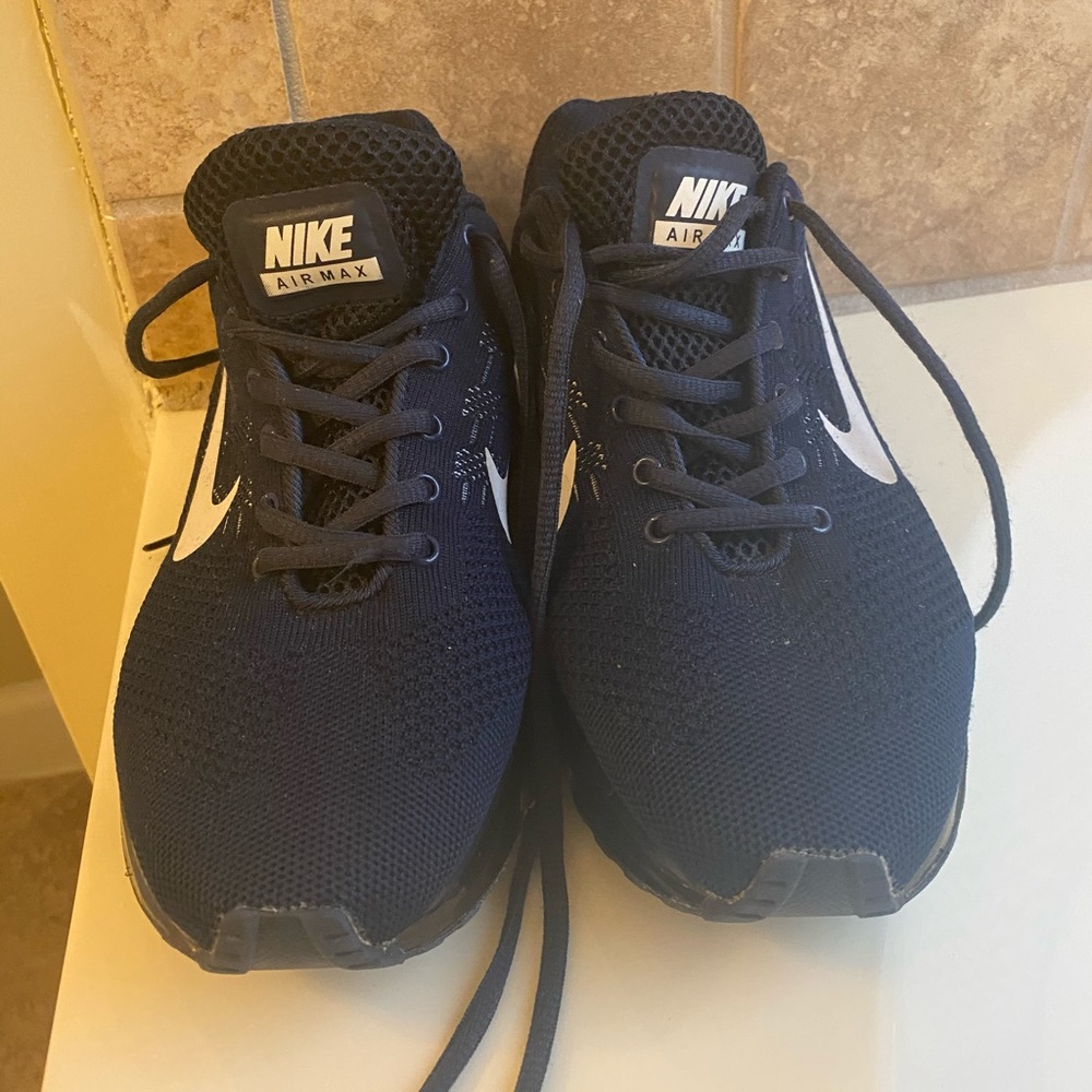 Nike - Picture 3 of 7